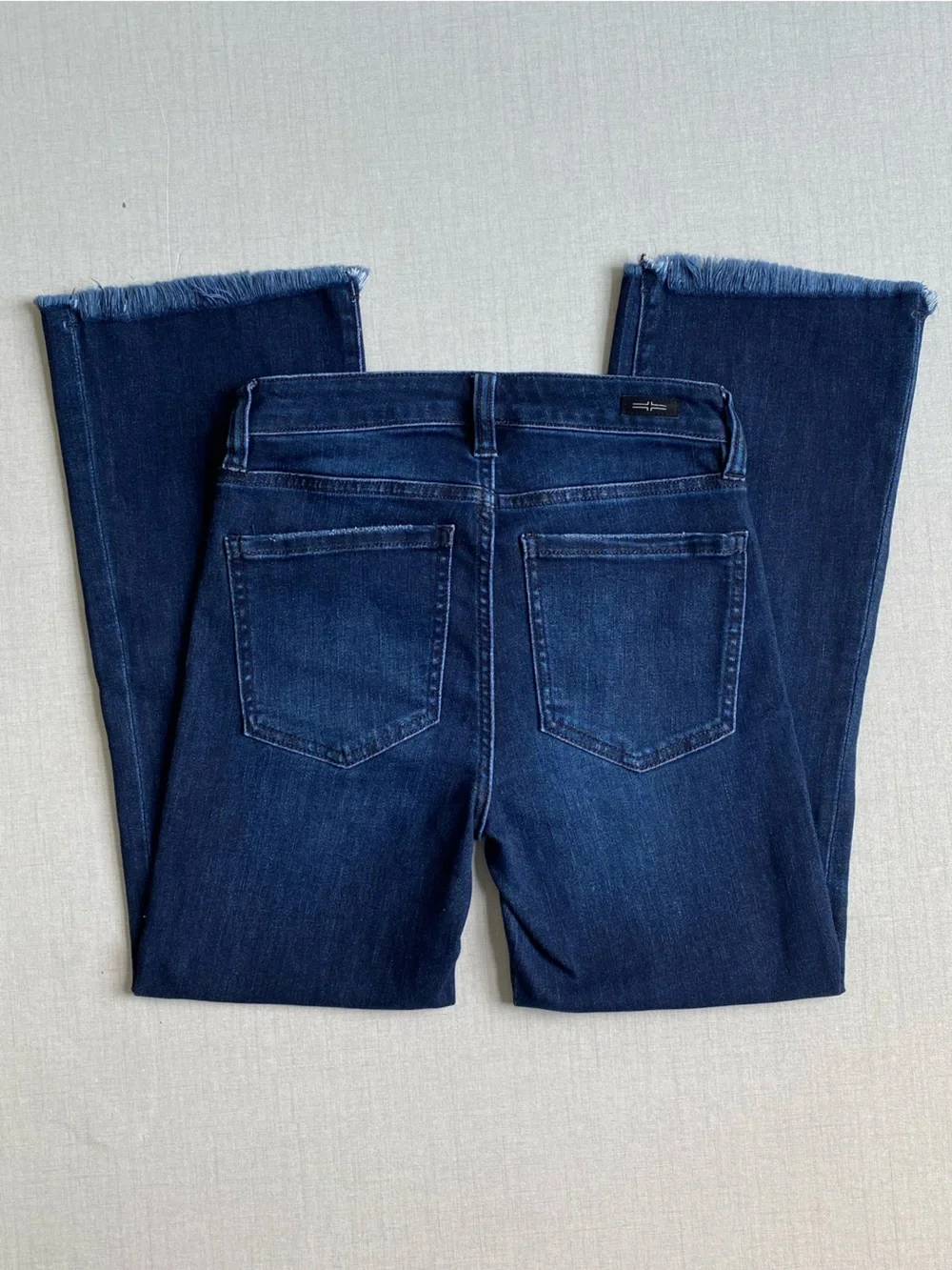 Liverpool Los Angeles Dark Wash Raw Hem Crop Flare Jeans Size 2/26